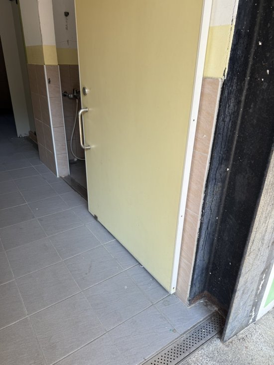 科學樓一樓身障廁所門故障