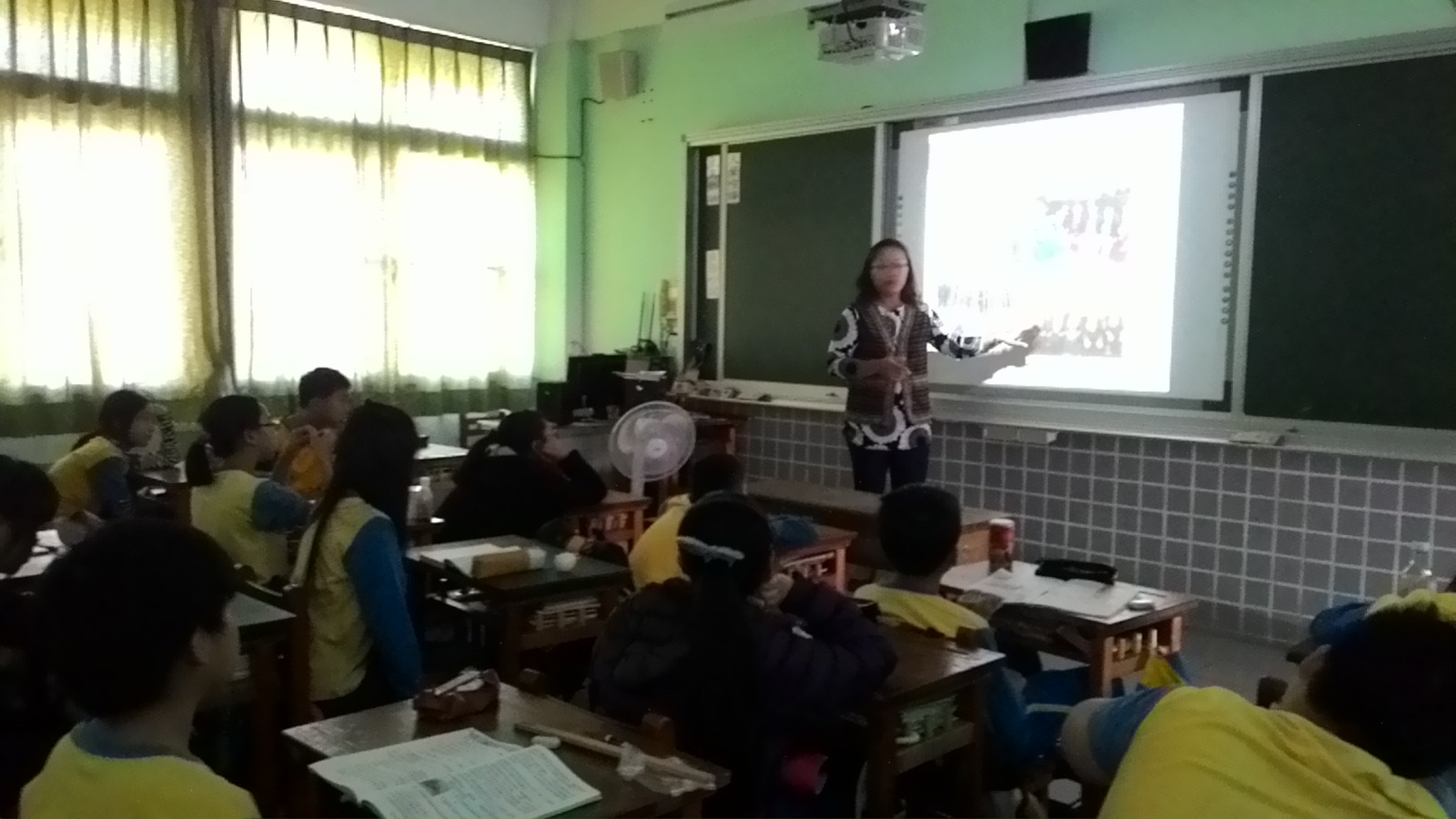https://schoolweb2.tn.edu.tw/~yjes_mothertongue/uploads/tadgallery/2016_12_19/83_29_P_20161219_114016.jpg 